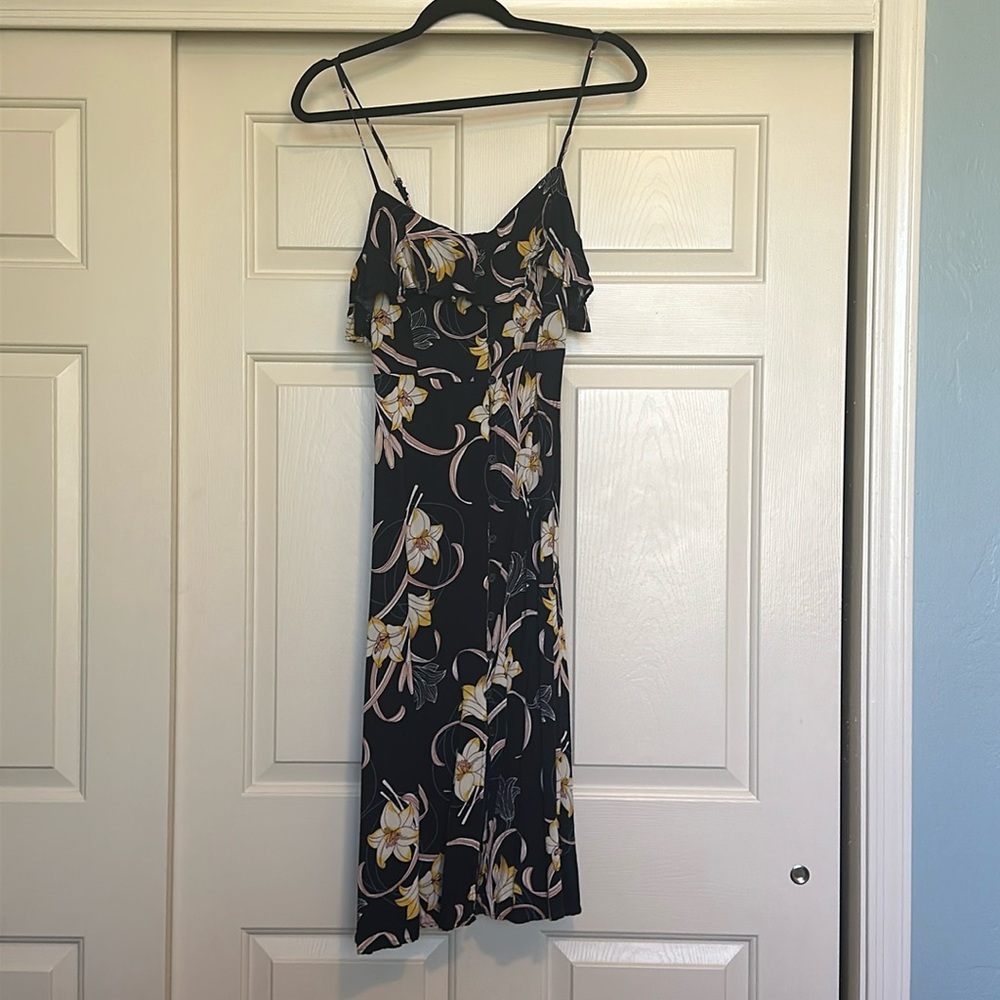 Floral midi dress with button detail. Size S.